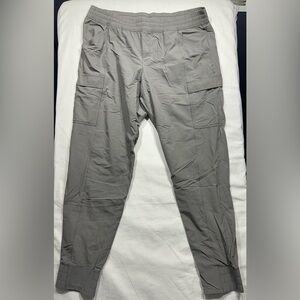 North Face Women’s 16 Gray Tech Cargo Jogger Pant - lightweight stretch waist